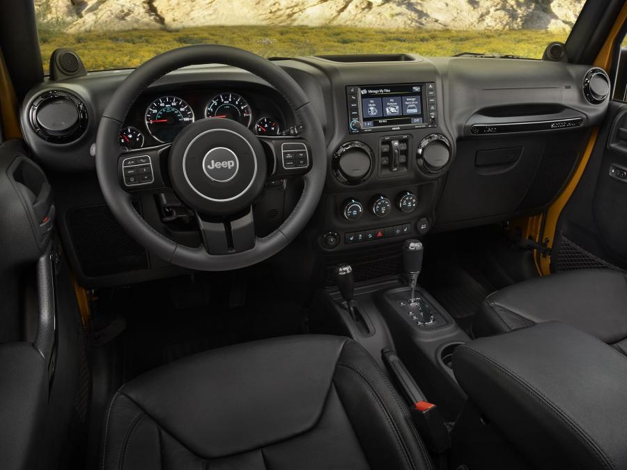  Jeep Wrangler Unlimited Altitude 2014 года  (фото 2 из 3)